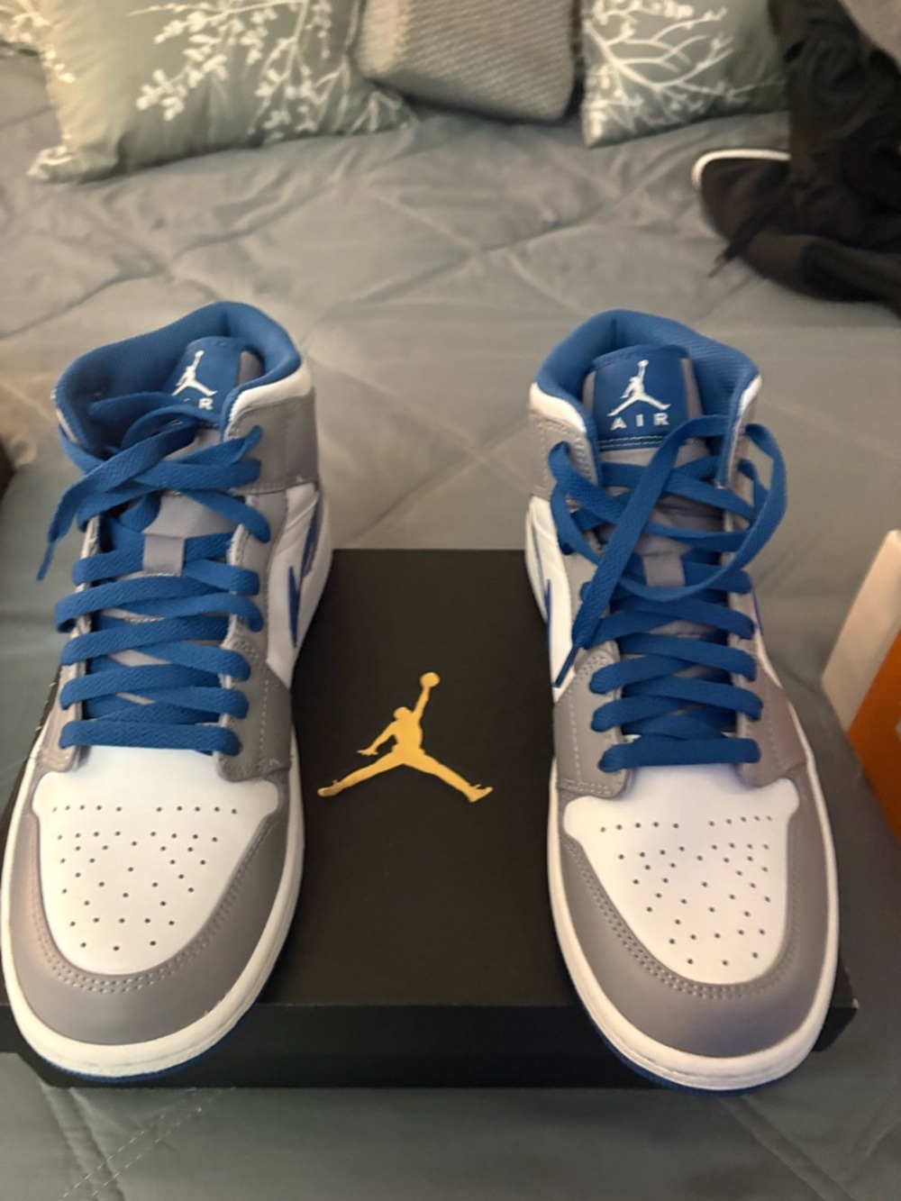 Nike Air Jordan 1 Mid - White, Gray & Blue - Picture 3 of 3